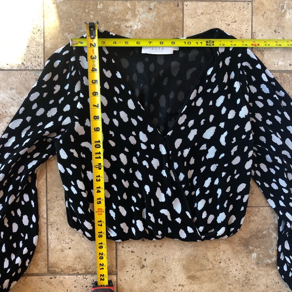 Black White Wrap-Front Elevated Casual Going Out Women’s Blouse Shirt Top Small - Picture 14 of 15
